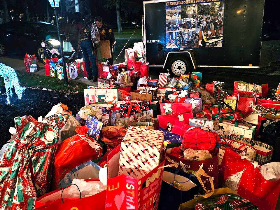 Christmas gifts for Buffalo Soldiers – Maumee Rotary